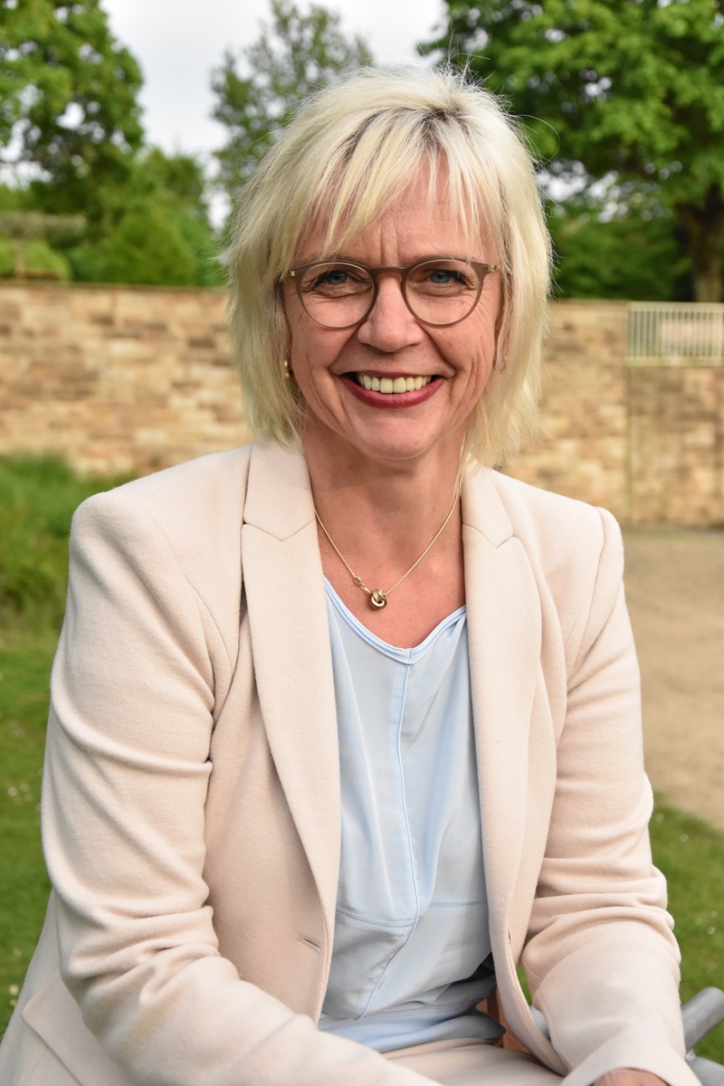 Dr. Angelika Wensing Dr. Angelika Wensing